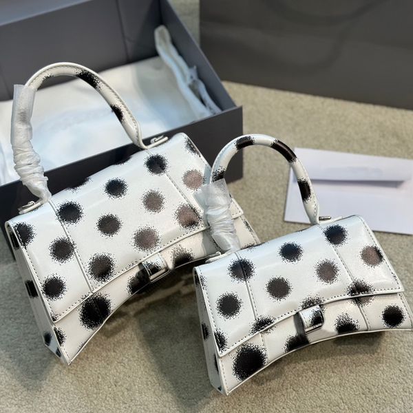 graffiti shoulder bag tote purse fashion crossbody bags flap women handbags magnetic buckle silver hardware letter hasp removable strap cell
graffiti shoulder bag tote purse fashion crossbody bags flap women handbags magnetic buckle silver hardware letter hasp removable strap cell