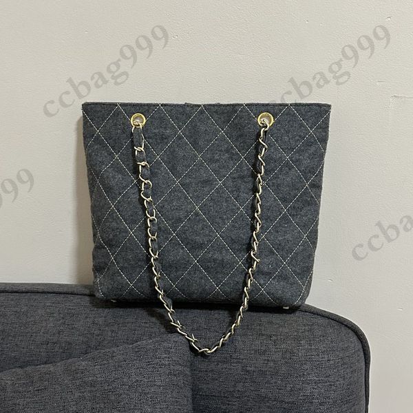 french 2023 designer gray felt shopping bags classic diamond quilted gold metal hardware chain underarm women outdoor large capacity totes c
french 2023 designer gray felt shopping bags classic diamond quilted gold metal hardware chain underarm women outdoor large capacity totes c