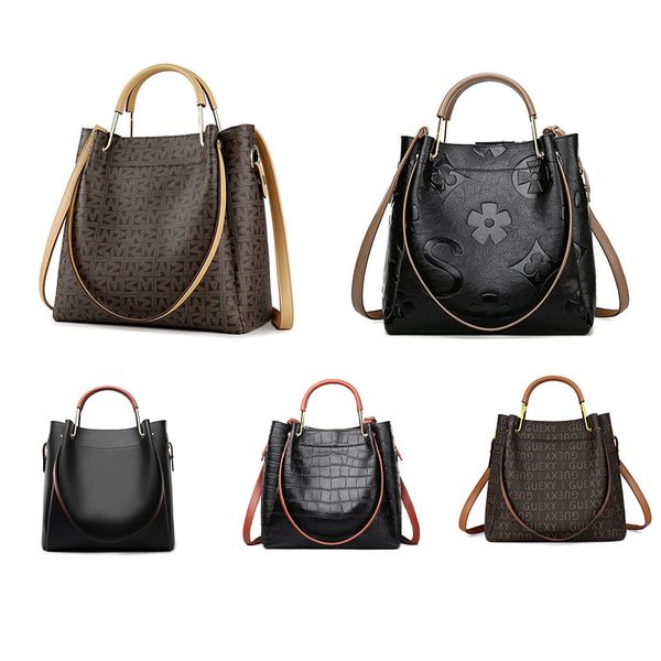 2023 designer light luxury tote women handbag bags printed letter fashion leather handbag capacity large shoulder crossbody bag
2023 designer light luxury tote women handbag bags printed letter fashion leather handbag capacity large shoulder crossbody bag