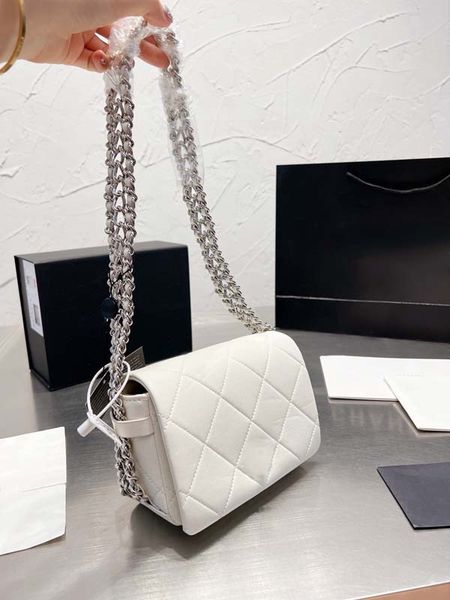 designer crossbody woman bag bamboo handle bag bright sheepskin gold metal silver metal and ruthenium metal single shoulder diagonal bag
designer crossbody woman bag bamboo handle bag bright sheepskin gold metal silver metal and ruthenium metal single shoulder diagonal bag