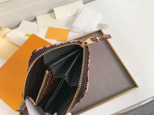 2023 women wallet coin purse women's original box date code serial 80680, Red;black
2023 women wallet coin purse women's original box date code serial 80680, Red;black