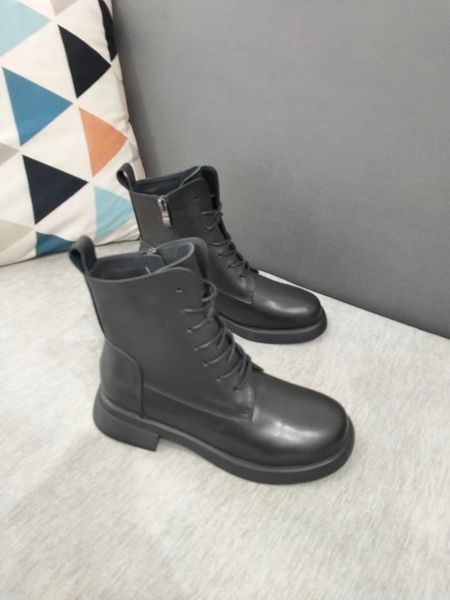 classic round head martin boot square heel shaped rubber sole cow leather upper pigskin lining or velvet lining for comfort, warmth and wear, Black
classic round head martin boot square heel shaped rubber sole cow leather upper pigskin lining or velvet lining for comfort, warmth and wear, Black