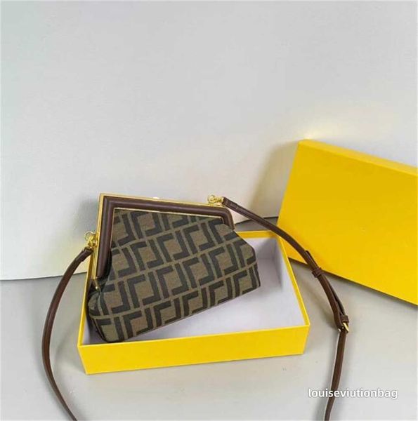 luxurys designers crossbody shoulder bags for women fashion handbag women's nylon leather handbags handbag wholesale
luxurys designers crossbody shoulder bags for women fashion handbag women's nylon leather handbags handbag wholesale