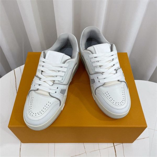 classic couple skateboard shoes low-basketball shoes color-blocking sneakers size 35-45
classic couple skateboard shoes low-basketball shoes color-blocking sneakers size 35-45