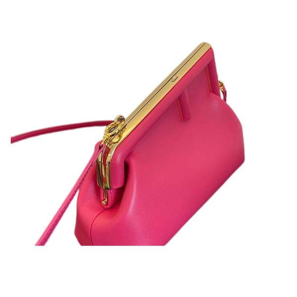 classic designer shoulder bag luxury chain fashion wallet vintage ladies leather handbag with box metal buckle ladies bag versatile temperam
classic designer shoulder bag luxury chain fashion wallet vintage ladies leather handbag with box metal buckle ladies bag versatile temperam