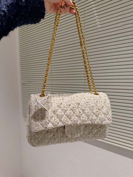 make up bag designer wallet woman perfect details of imported fabric color-blocking wool fashionable matching chain diagonal bag
make up bag designer wallet woman perfect details of imported fabric color-blocking wool fashionable matching chain diagonal bag
