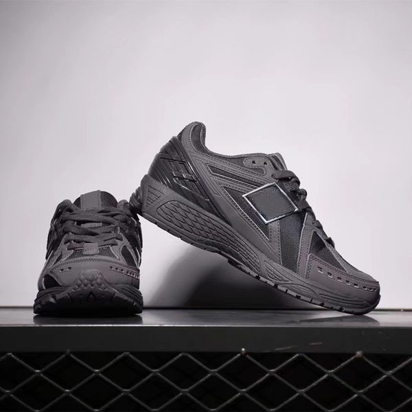 1906low dark grey running shoes mesh carbon ash sneaker cowhide nubuck cortex spliced upper
1906low dark grey running shoes mesh carbon ash sneaker cowhide nubuck cortex spliced upper
