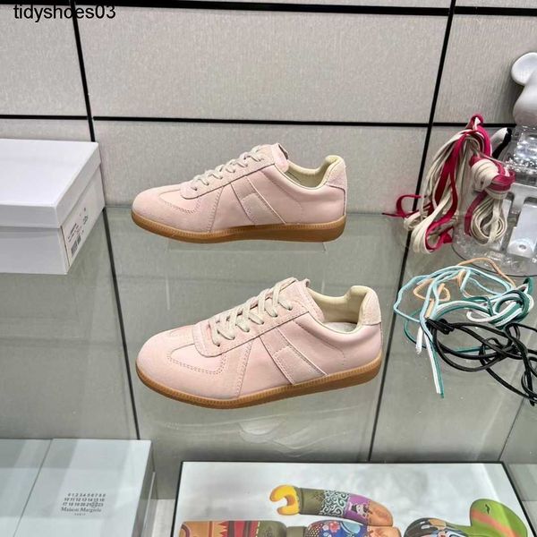 classic mm shoes retro designer casual sneakers men and women flat wear-resistant soles simple design 35-45 size with original, Black
classic mm shoes retro designer casual sneakers men and women flat wear-resistant soles simple design 35-45 size with original, Black