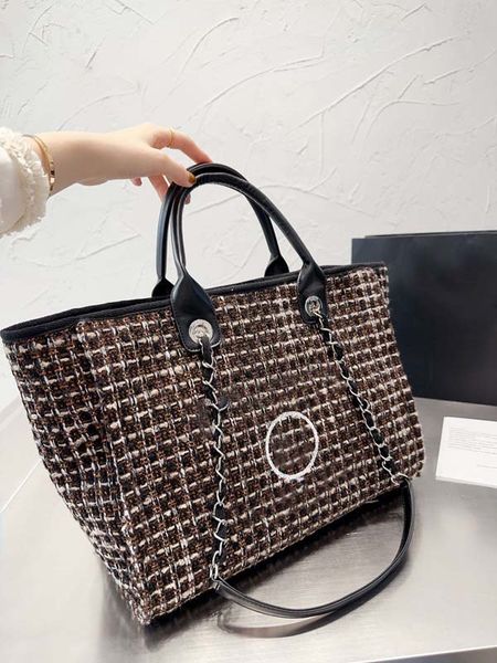 handbag designer vintage wallet woman new beach bag shopping bag high-end atmosphere simple leisure fashion versatile piece
handbag designer vintage wallet woman new beach bag shopping bag high-end atmosphere simple leisure fashion versatile piece