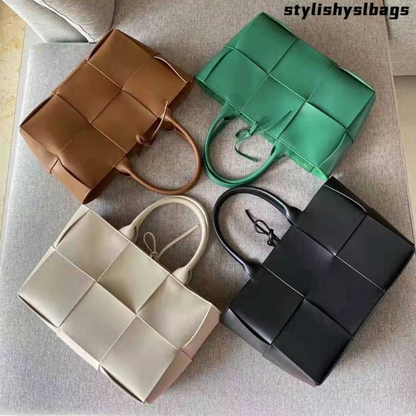 totes 2022 trend fashion large capacity woven handbags and purses real leather shopper tote bag luxury designer beach bag for women 011323h
totes 2022 trend fashion large capacity woven handbags and purses real leather shopper tote bag luxury designer beach bag for women 011323h