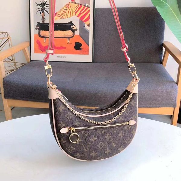 card holder shoulder bag designer fashionable retro style classic design details practical urban handbag the choice of shoulder back and cro
card holder shoulder bag designer fashionable retro style classic design details practical urban handbag the choice of shoulder back and cro