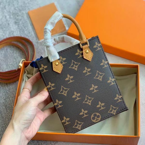 genuine leather handle weekend fashion classic petit sac plat m81295 women luxury designer bags crossbody clutch tote handbags sling pochett
genuine leather handle weekend fashion classic petit sac plat m81295 women luxury designer bags crossbody clutch tote handbags sling pochett