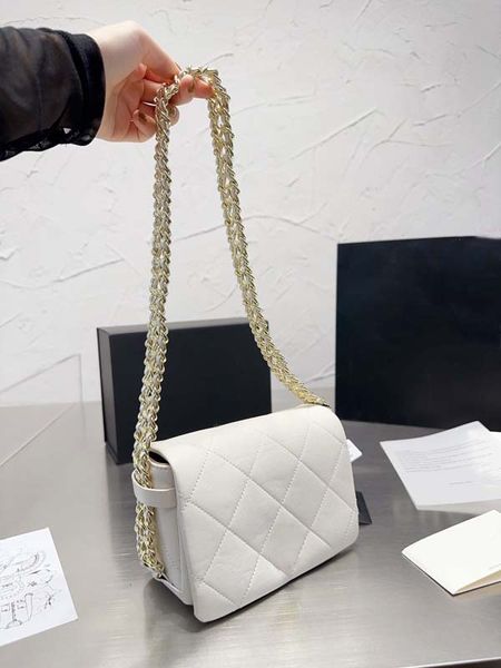 designer beach bag trio messenger classic retro chain bag sheepskin diagonal cross portable fashion versatile piece
designer beach bag trio messenger classic retro chain bag sheepskin diagonal cross portable fashion versatile piece