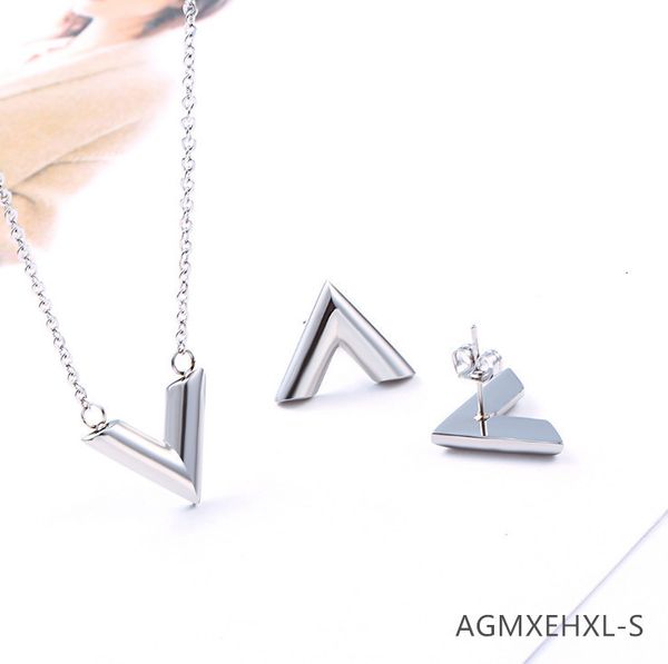 pendant necklaces jewelry set fashion jewelry set letter v silver earring necklace beauty women agmxehxl 230113
pendant necklaces jewelry set fashion jewelry set letter v silver earring necklace beauty women agmxehxl 230113