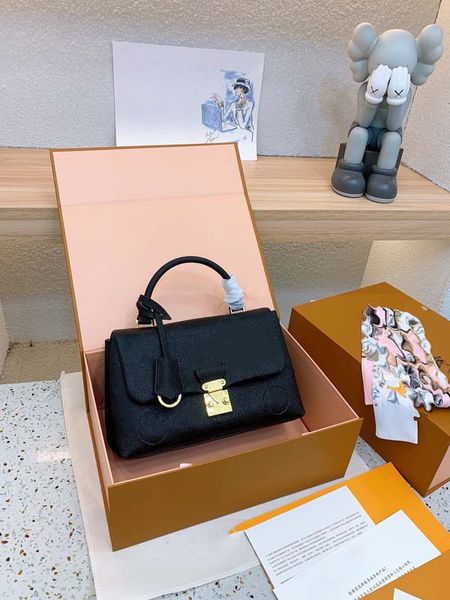 womens classic tote designer messenger bag fashion cowhide material printed grain cowhide edging microfiber lining versatile piece
womens classic tote designer messenger bag fashion cowhide material printed grain cowhide edging microfiber lining versatile piece
