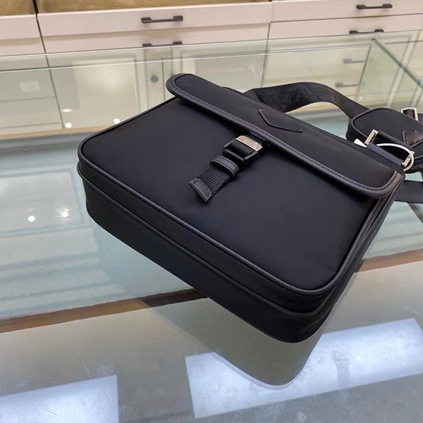 designer mens nylon satchel bag triangle crossbody bags fashion messenger shoulder postman bag mobile phone clasp zipper purse letter p
designer mens nylon satchel bag triangle crossbody bags fashion messenger shoulder postman bag mobile phone clasp zipper purse letter p