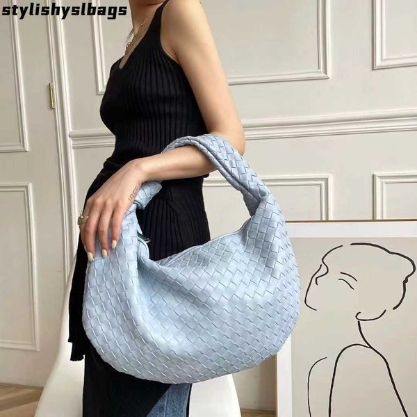 shoulder bags 2022 fashion hand-woven woven bag luxury woven leather printing large-capacity shoulder bag ladies pu knotted handle casual ha
shoulder bags 2022 fashion hand-woven woven bag luxury woven leather printing large-capacity shoulder bag ladies pu knotted handle casual ha