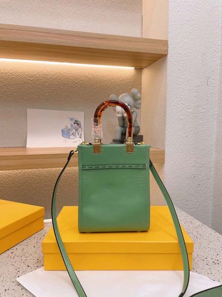 leather handbag totes coin pocket exquisite craft spray painting cowhide trim microfiber lining with classic vintage print
leather handbag totes coin pocket exquisite craft spray painting cowhide trim microfiber lining with classic vintage print