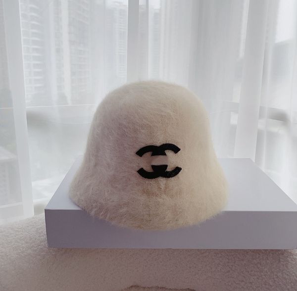 designers hat solid color design rabbit villus hat luxury fashion trend travel pattern sun man woman exclusive casquette casual new fashion, Blue;gray
designers hat solid color design rabbit villus hat luxury fashion trend travel pattern sun man woman exclusive casquette casual new fashion, Blue;gray