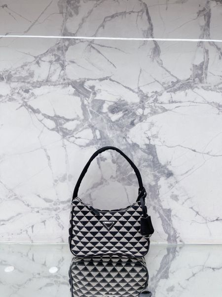 hobo bag designer shoulder bags for women chest pack fashion tote chains hand lady shoulder bag multi-color fashion bags wholesale
hobo bag designer shoulder bags for women chest pack fashion tote chains hand lady shoulder bag multi-color fashion bags wholesale