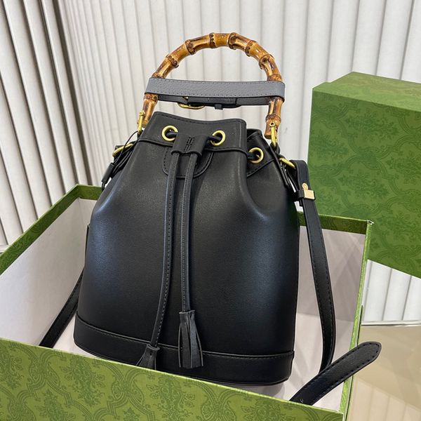designer bag luxurys handbag crossbody drawstring women purses classic leather hand bag fashion brand bucket bags canvas wallet tote
designer bag luxurys handbag crossbody drawstring women purses classic leather hand bag fashion brand bucket bags canvas wallet tote