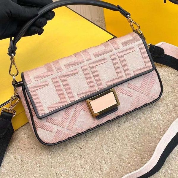 womens fashion bag designer makeup bag imported fabric classic fashion chain with chain messenger bag versatile piece
womens fashion bag designer makeup bag imported fabric classic fashion chain with chain messenger bag versatile piece