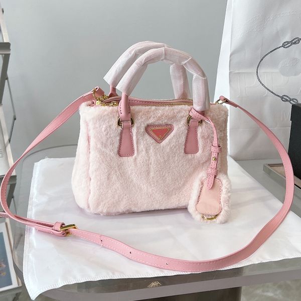 fuzzy tote bag winter fur handbag sherpa shoulder crossbody bags triangle sign detachable adjustable leather strap removable keychain killer
fuzzy tote bag winter fur handbag sherpa shoulder crossbody bags triangle sign detachable adjustable leather strap removable keychain killer