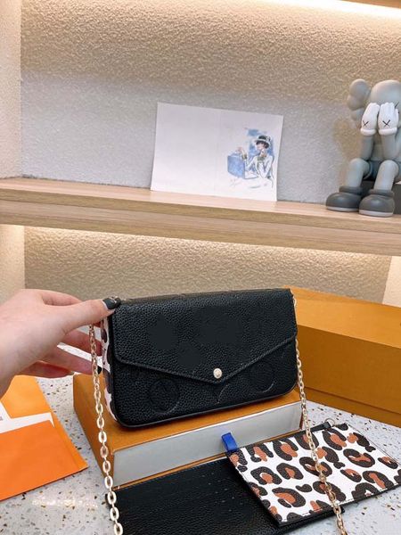 womens wallet designer fashion bag removable metal chain bag canvas fabric is made of elegant and luxurious and the elegant charm is release
womens wallet designer fashion bag removable metal chain bag canvas fabric is made of elegant and luxurious and the elegant charm is release