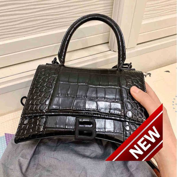 designer luxury womens bag balencigas handbag b-shaped paris single shoulder messenger fashion square gift shoulder oblique span versatile h
designer luxury womens bag balencigas handbag b-shaped paris single shoulder messenger fashion square gift shoulder oblique span versatile h