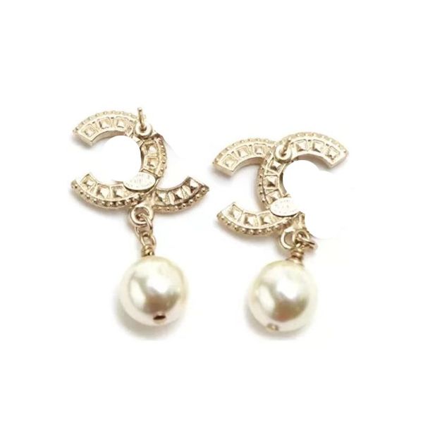 18k diamond charm pearl earrings 2cm dangle stud earring designer for women luxury earings c letter jewelry women wedding gifts, Golden;silver
18k diamond charm pearl earrings 2cm dangle stud earring designer for women luxury earings c letter jewelry women wedding gifts, Golden;silver