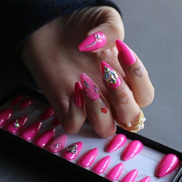 false nails pink coffin fake nails thumb up design crystal shape cute flower friend gift bright press on ballerina fales 230114, Red;gold
false nails pink coffin fake nails thumb up design crystal shape cute flower friend gift bright press on ballerina fales 230114, Red;gold