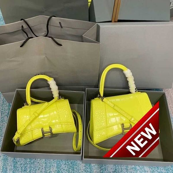 designer luxury womens bag balencigas handbag b-shaped paris single shoulder messenger fashion square gift shoulder oblique span versatile h
designer luxury womens bag balencigas handbag b-shaped paris single shoulder messenger fashion square gift shoulder oblique span versatile h