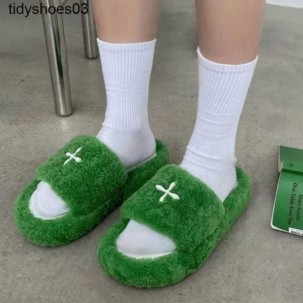 2022 new type smfk cross flower wool slippers women's fashion lamb wool wear thick bottom warm shoes, Black
2022 new type smfk cross flower wool slippers women's fashion lamb wool wear thick bottom warm shoes, Black