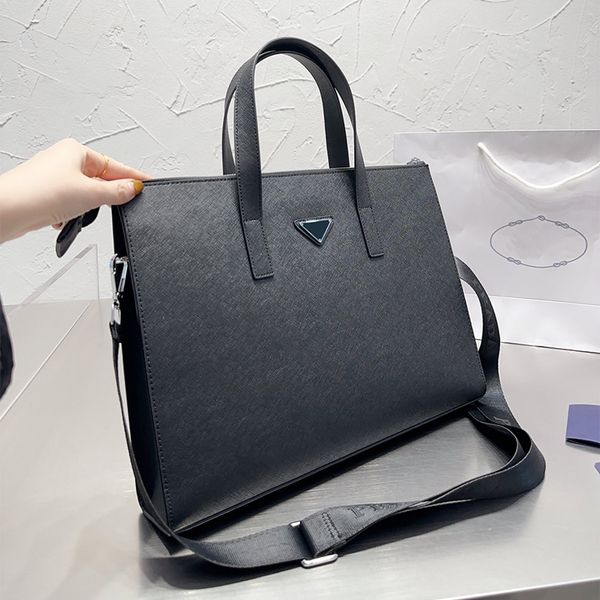 luxurys designers lapbags men briefcases business trip office leather handbag messenger high capacity shoulder handbags versatile letters ge
luxurys designers lapbags men briefcases business trip office leather handbag messenger high capacity shoulder handbags versatile letters ge