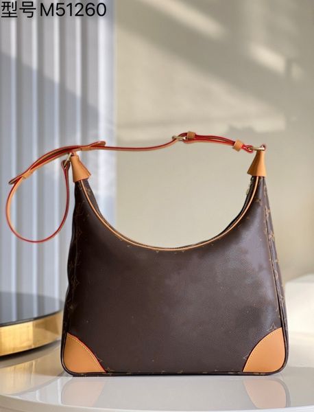 2023 shoulder bags the est gold coin tag of the season hobo hippie oil wax calfskin antique hardware m51260
2023 shoulder bags the est gold coin tag of the season hobo hippie oil wax calfskin antique hardware m51260