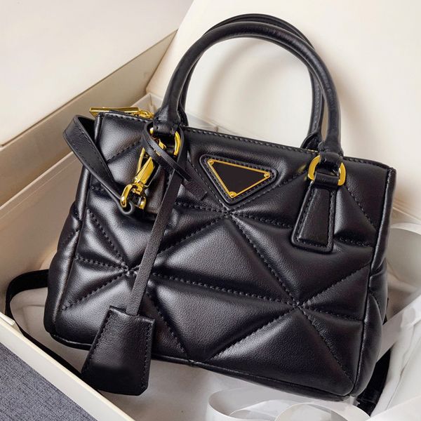 handbags fashion shoulder bag large capacity tote bags diamond lattice pattern sheepskin crossbody purse gold hardware removable nylon strap
handbags fashion shoulder bag large capacity tote bags diamond lattice pattern sheepskin crossbody purse gold hardware removable nylon strap