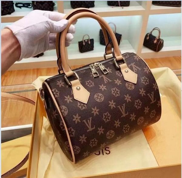 2022 women messenger travel bag classic style fashion bags shoulder bags lady totes handbags speedy 30 cm with gold locklouise purse vutton
2022 women messenger travel bag classic style fashion bags shoulder bags lady totes handbags speedy 30 cm with gold locklouise purse vutton