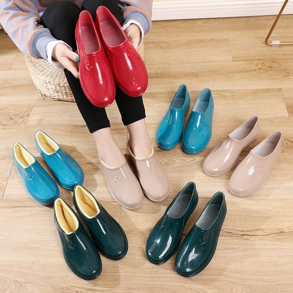 rain boots waterproof water shoe slip on rubber with sock female warm winter padded 230114, Black;red
rain boots waterproof water shoe slip on rubber with sock female warm winter padded 230114, Black;red