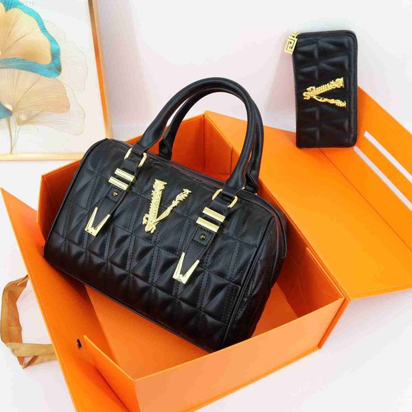 textures pillow female shoulder bags eye-catching handbags for women fashion trending ladies quality sets 29 cm
textures pillow female shoulder bags eye-catching handbags for women fashion trending ladies quality sets 29 cm