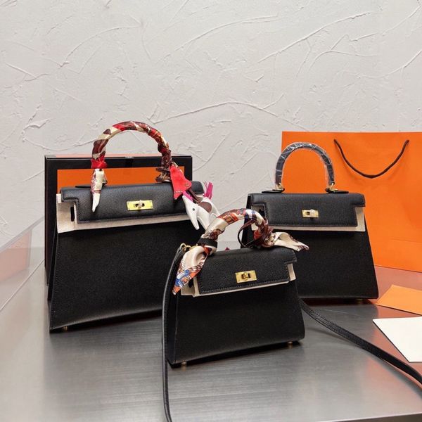 2023 new hand bag luxury platinum high-grade leather women's bag second-generation one-shoulder messenger purse small bag
2023 new hand bag luxury platinum high-grade leather women's bag second-generation one-shoulder messenger purse small bag