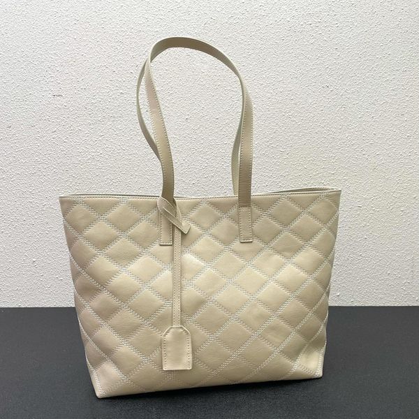 7a luxury tote bag designer shoulder bag oil wax leather rhombus embroidery ladies shopping bag fashion handbag lining zipper bag new 2022
7a luxury tote bag designer shoulder bag oil wax leather rhombus embroidery ladies shopping bag fashion handbag lining zipper bag new 2022