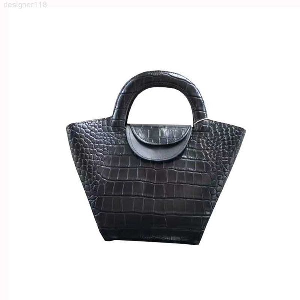 2022 new korean leather portable tote bucket bag crocodile pattern female shoulder messenger
2022 new korean leather portable tote bucket bag crocodile pattern female shoulder messenger