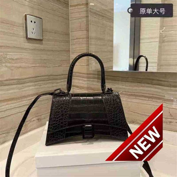 designer luxury womens bag balencigas handbag b-shaped paris single shoulder messenger fashion square gift shoulder oblique span versatile h
designer luxury womens bag balencigas handbag b-shaped paris single shoulder messenger fashion square gift shoulder oblique span versatile h