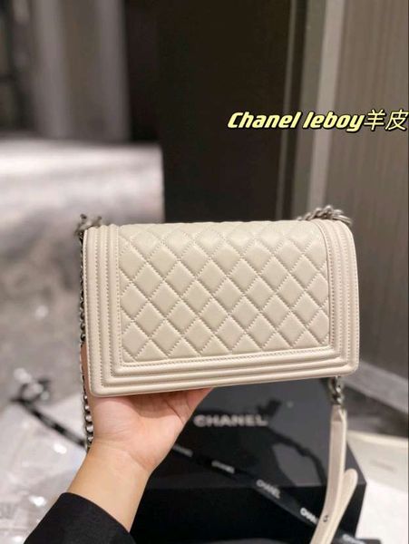 5a high-quality fashion luxurys designers bags favorite tote women handbags full leather chain oversized embossed pattern shoulder bag, Black;red
5a high-quality fashion luxurys designers bags favorite tote women handbags full leather chain oversized embossed pattern shoulder bag, Black;red
