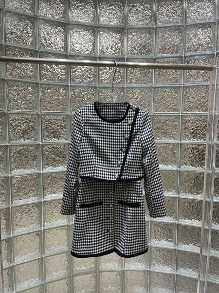 early autumn 2022 new style temperament suit, lotus leaf swing coat, suspender skirt, White
early autumn 2022 new style temperament suit, lotus leaf swing coat, suspender skirt, White