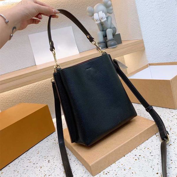 high end quality fashion ladies purses and handbags luxury tote designer for women
high end quality fashion ladies purses and handbags luxury tote designer for women