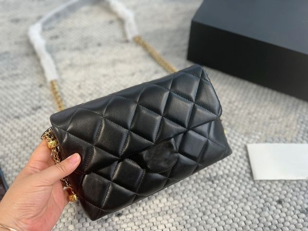 winter classic cc bag fashion brand one shoulder bag luxury tote chain crossbody bag metal locking buckle clamshell design purse black 2023
winter classic cc bag fashion brand one shoulder bag luxury tote chain crossbody bag metal locking buckle clamshell design purse black 2023