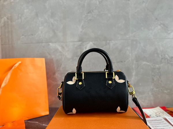 classic designer shoulder bags leather shopping pillow bag lady embossing totes bag womens crossbody evening purse casual wallets
classic designer shoulder bags leather shopping pillow bag lady embossing totes bag womens crossbody evening purse casual wallets
