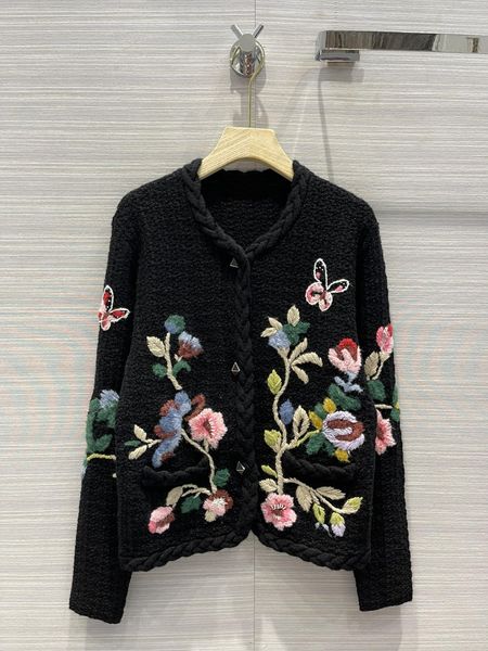 heavy-duty luxury three-dimensional embroidery process embroidered flowered cashmere coat, White;black
heavy-duty luxury three-dimensional embroidery process embroidered flowered cashmere coat, White;black