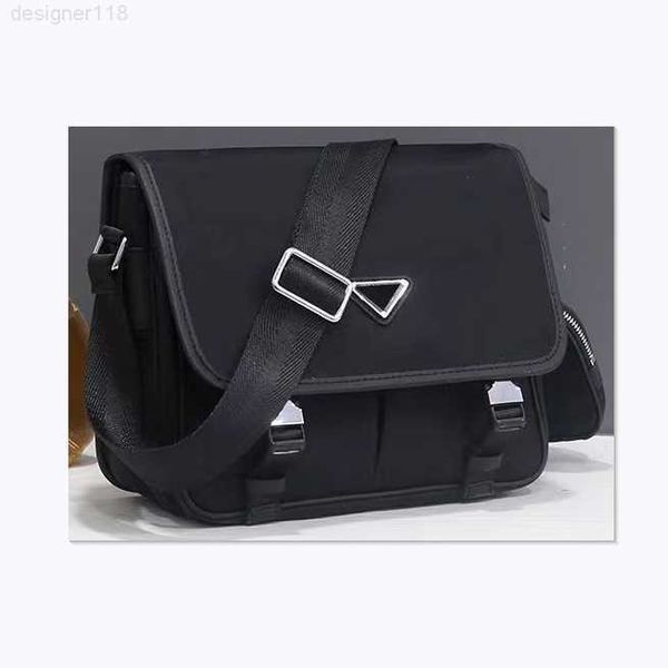 messenger bag waterproof cloth material three-in-one casual all-match men and women with the same style
messenger bag waterproof cloth material three-in-one casual all-match men and women with the same style